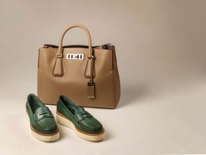 How to distinguish natural leather from synthetic - buying natural leather bags and shoes
